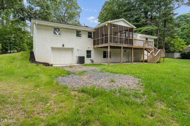 1303 Peterson Place, Johnson City, TN 37601