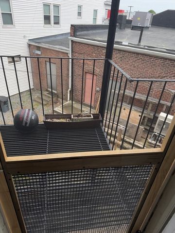 293 Spring St. Ext. 5, Medford, MA 02155
