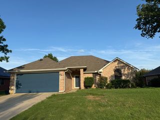 2902 hollis Drive, Corinth, TX 76210