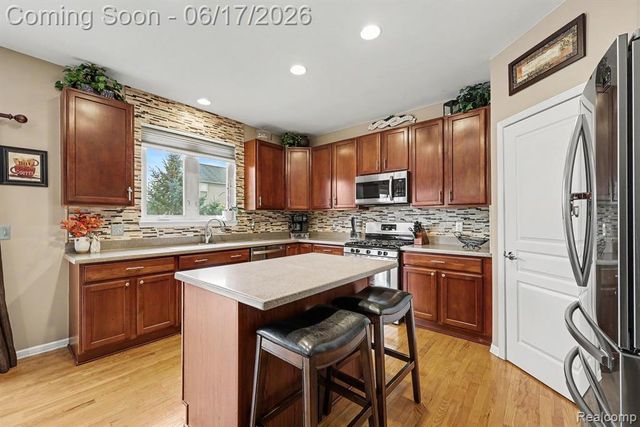 19120 Pembridge Street, Macomb, MI 48042