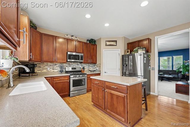 19120 Pembridge Street, Macomb, MI 48042