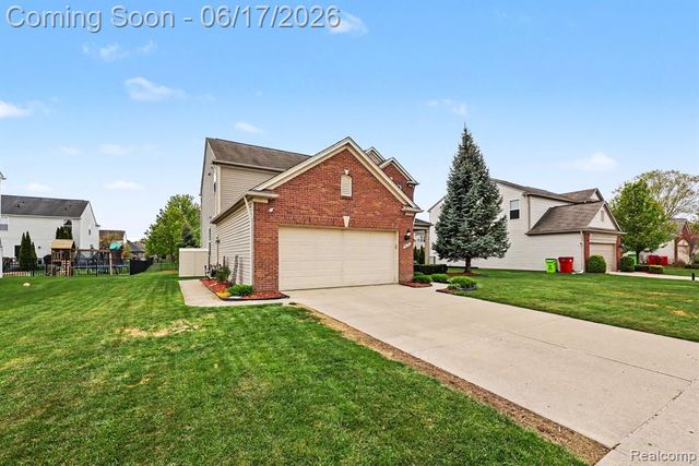 19120 Pembridge Street, Macomb, MI 48042