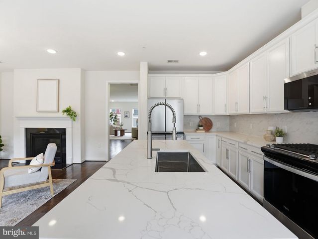 10719 VIOGNIER TER, Fairfax, VA 22032