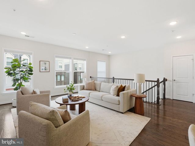 10719 VIOGNIER TER, Fairfax, VA 22032