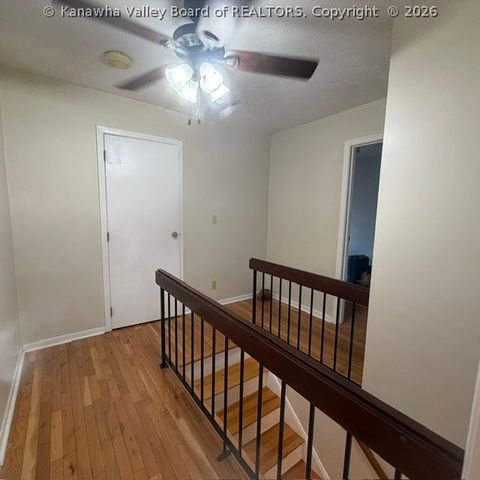 204 Willowcrest Drive, Charleston, WV 25311