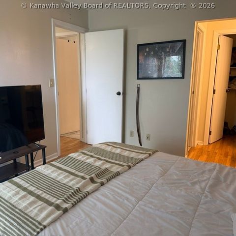 204 Willowcrest Drive, Charleston, WV 25311
