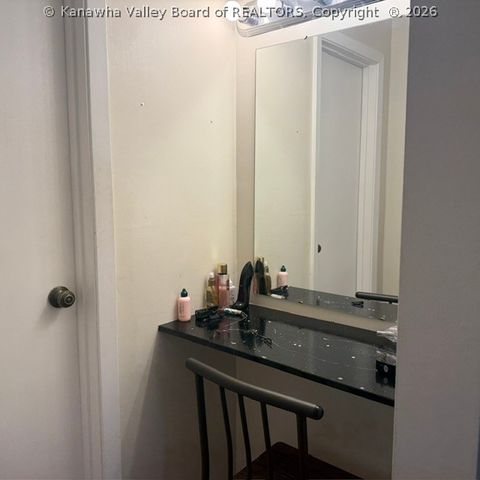 204 Willowcrest Drive, Charleston, WV 25311