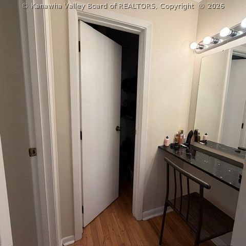 204 Willowcrest Drive, Charleston, WV 25311
