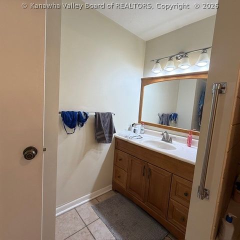 204 Willowcrest Drive, Charleston, WV 25311