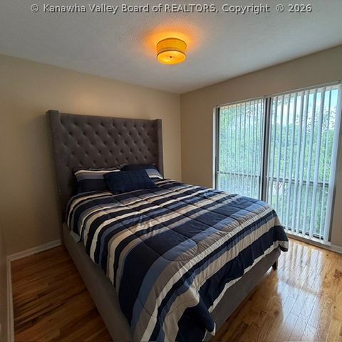 204 Willowcrest Drive, Charleston, WV 25311