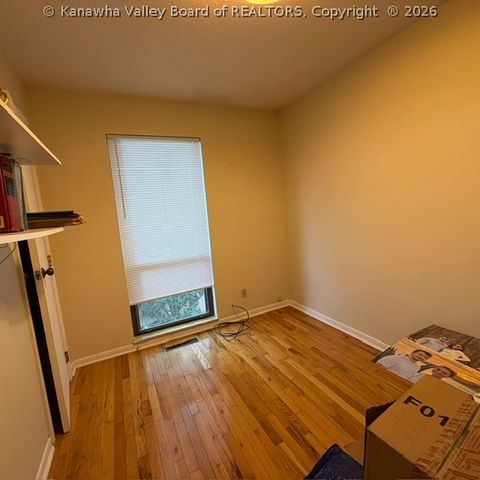 204 Willowcrest Drive, Charleston, WV 25311