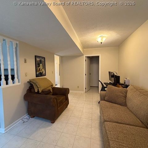 204 Willowcrest Drive, Charleston, WV 25311