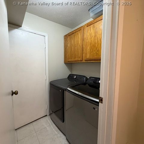 204 Willowcrest Drive, Charleston, WV 25311