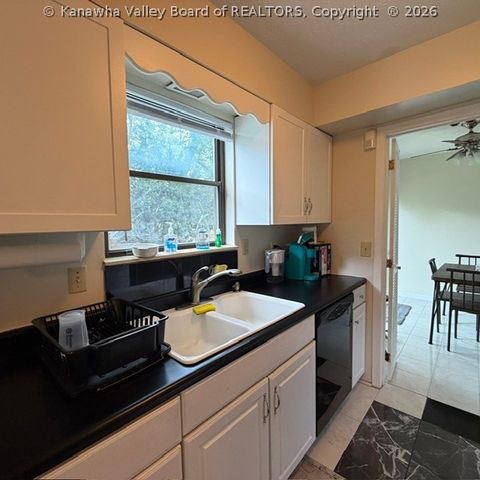 204 Willowcrest Drive, Charleston, WV 25311