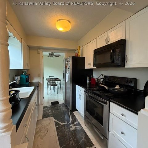 204 Willowcrest Drive, Charleston, WV 25311