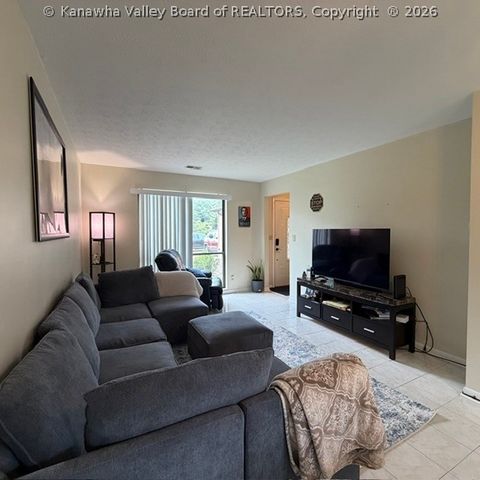 204 Willowcrest Drive, Charleston, WV 25311