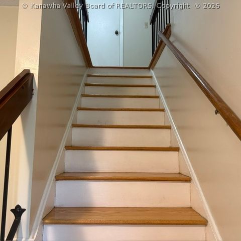 204 Willowcrest Drive, Charleston, WV 25311