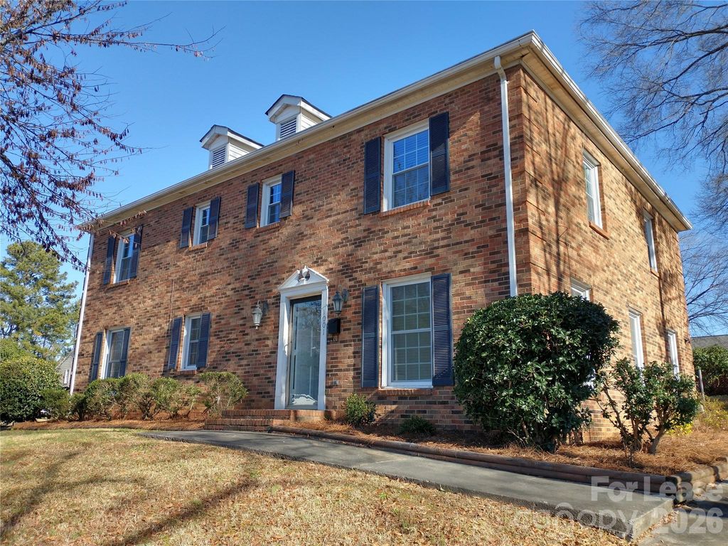 1001 Heather Lane, Charlotte, NC 28209