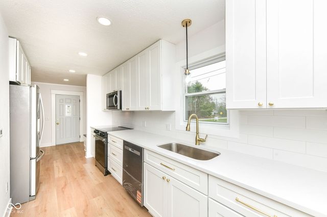 207 Linville Avenue, Whitestown, IN 46075