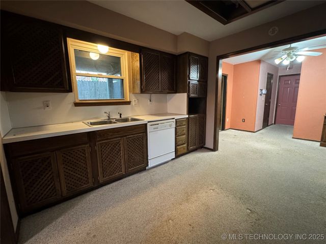 7809 E 77th Place, Tulsa, OK 74133