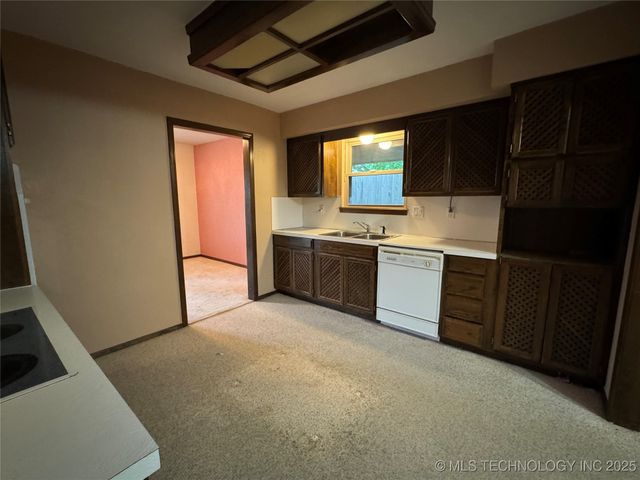 7809 E 77th Place, Tulsa, OK 74133