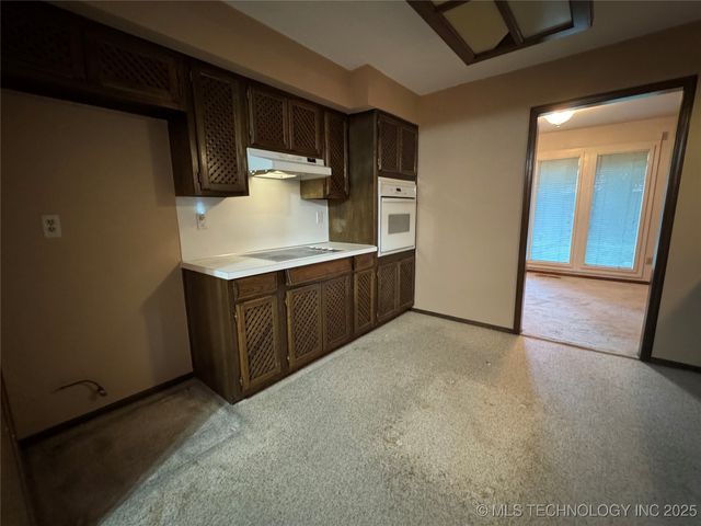 7809 E 77th Place, Tulsa, OK 74133