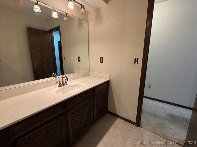 7809 E 77th Place, Tulsa, OK 74133