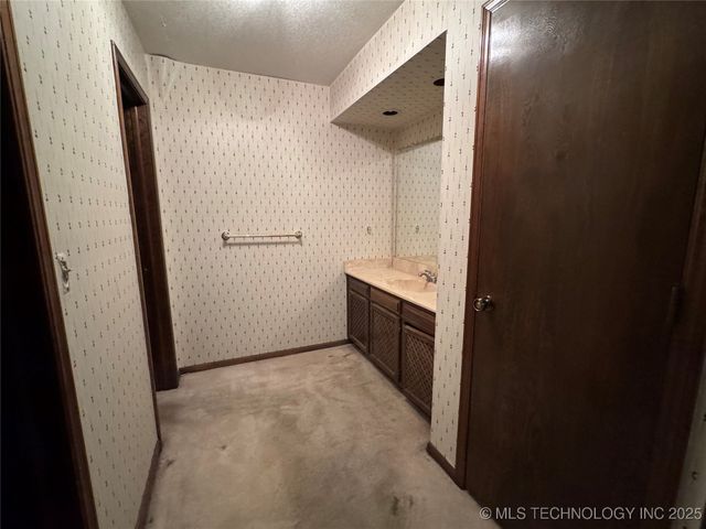 7809 E 77th Place, Tulsa, OK 74133