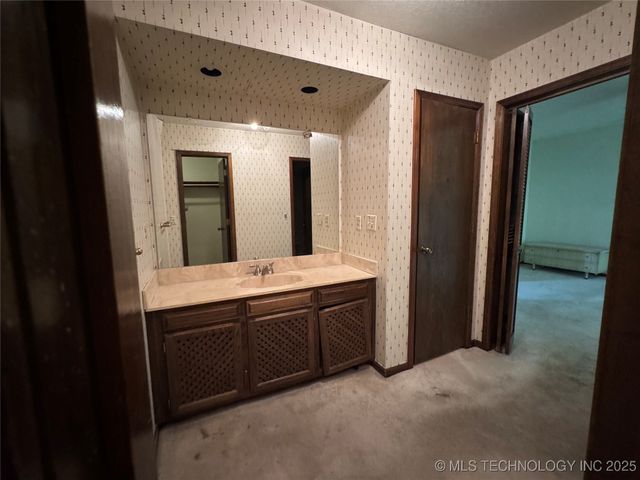 7809 E 77th Place, Tulsa, OK 74133