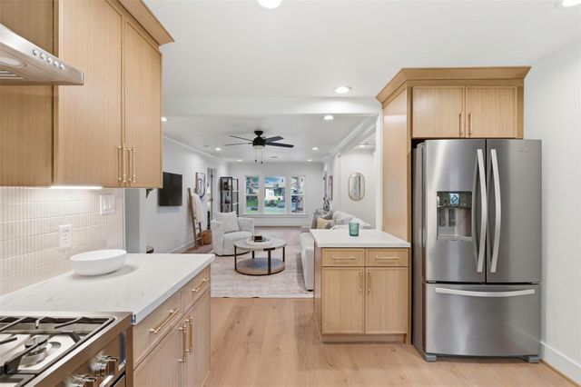 2210 Wakefield Drive, Houston, TX 77018