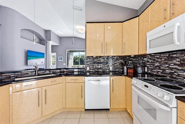 7131 KENSINGTON COURT, University Park, FL 34201