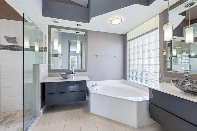 7131 KENSINGTON COURT, University Park, FL 34201