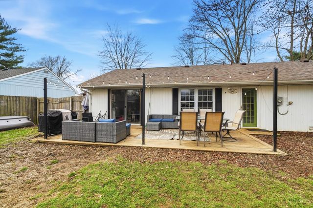 1528 W Meadowbrook Drive, Loveland, OH 45140