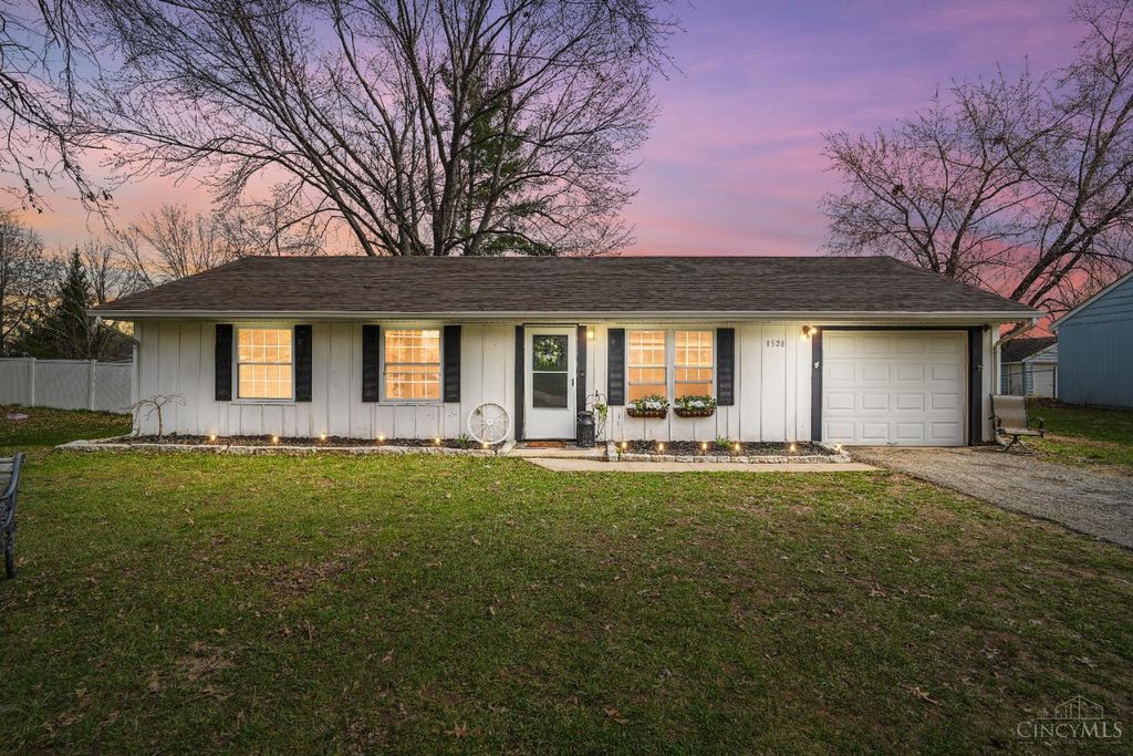 1528 W Meadowbrook Drive, Loveland, OH 45140