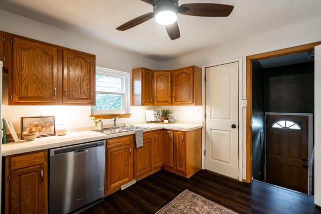 5447 S Lake DRIVE, Cudahy, WI 53110