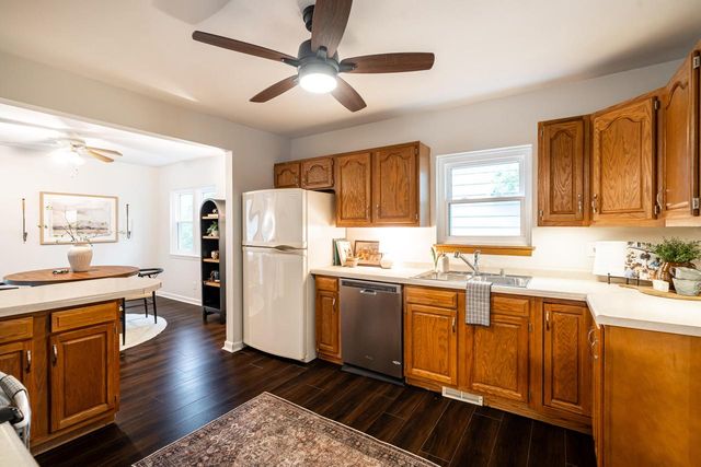 5447 S Lake DRIVE, Cudahy, WI 53110