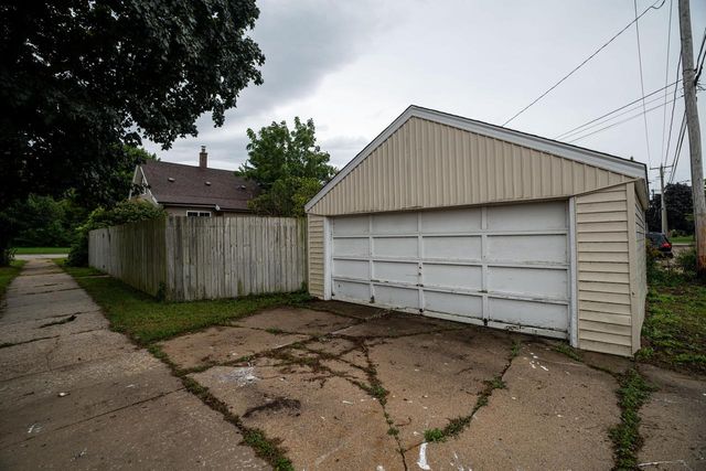 5447 S Lake DRIVE, Cudahy, WI 53110