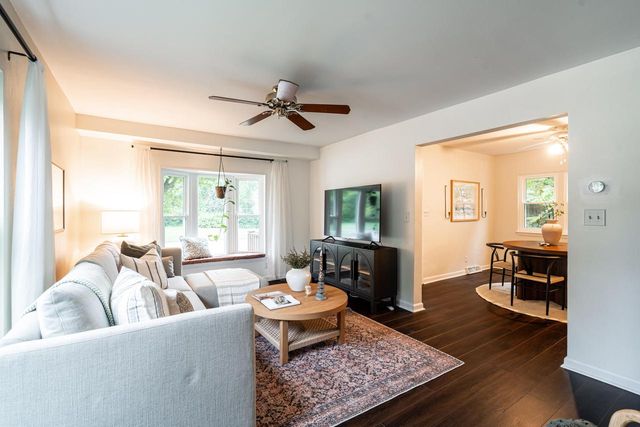 5447 S Lake DRIVE, Cudahy, WI 53110