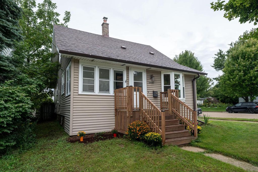 5447 S Lake DRIVE, Cudahy, WI 53110