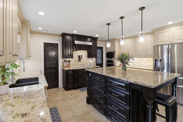 434 E Castleshoals DR, Marble Falls, TX 78654