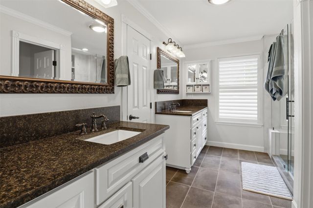 434 E Castleshoals DR, Marble Falls, TX 78654