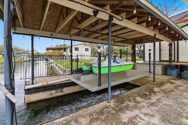 434 E Castleshoals DR, Marble Falls, TX 78654