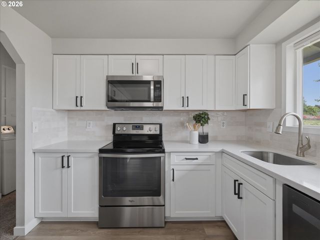 13416 EASTBORNE Dr, Oregon City, OR 97045