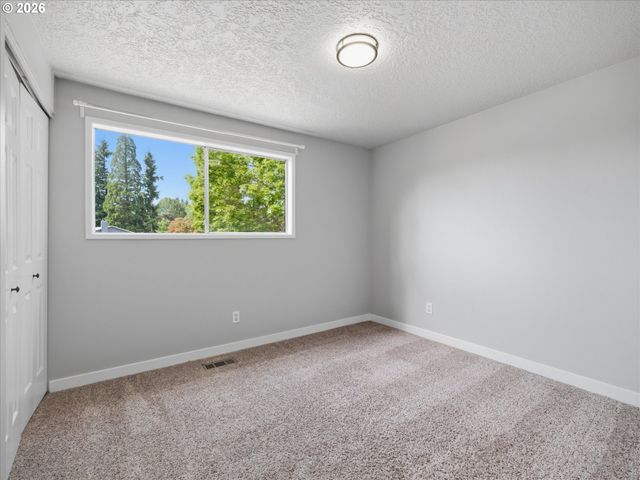 13416 EASTBORNE Dr, Oregon City, OR 97045
