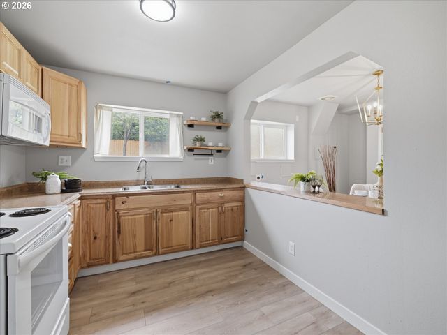 13416 EASTBORNE Dr, Oregon City, OR 97045