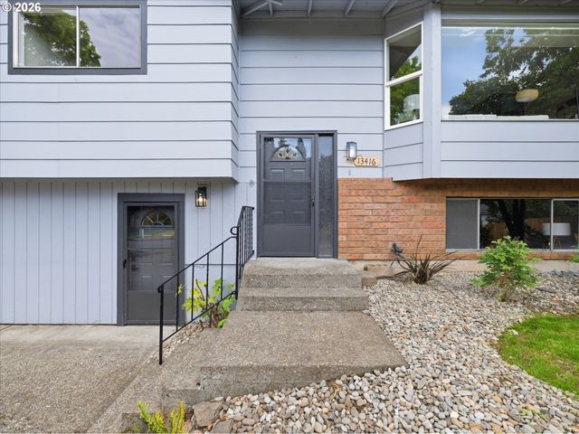 13416 EASTBORNE Dr, Oregon City, OR 97045