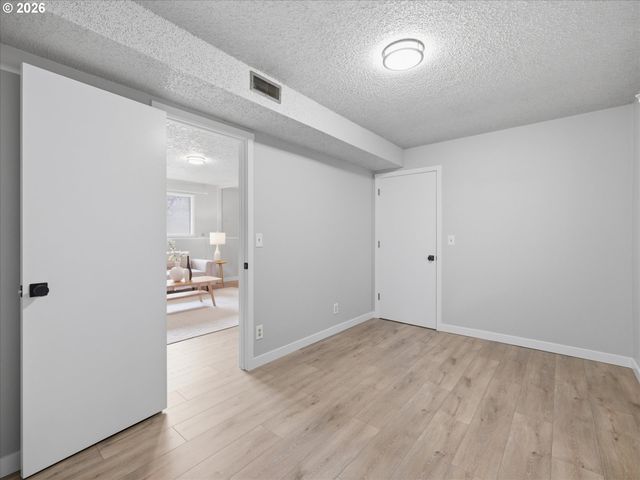 13416 EASTBORNE Dr, Oregon City, OR 97045