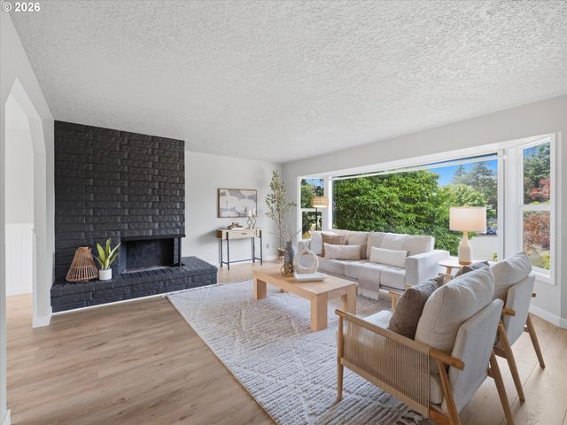 13416 EASTBORNE Dr, Oregon City, OR 97045