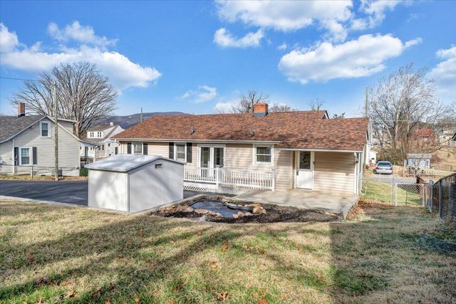 1902 Springfield AVE, Salem, VA 24153