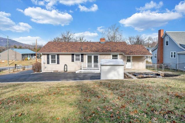 1902 Springfield AVE, Salem, VA 24153